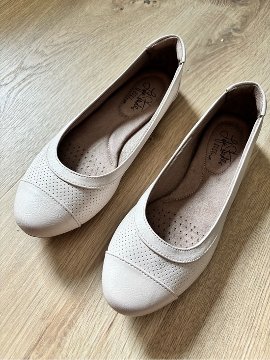 Life Stride Shoes - Life Stride Women’s Ballet Flat — Light Beige Comfort Slip-On size 6